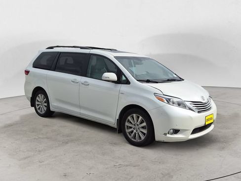 Used 2017 Toyota Sienna Limited Premium AWD/4WD image 3