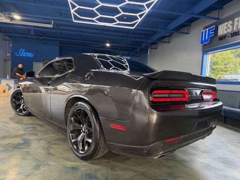Used 2019 Dodge Challenger R/T w/ Blacktop Package RWD image 3
