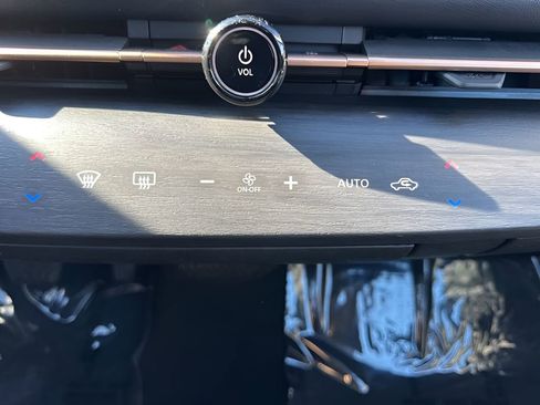 Used 2023 Nissan Ariya AWD image 19