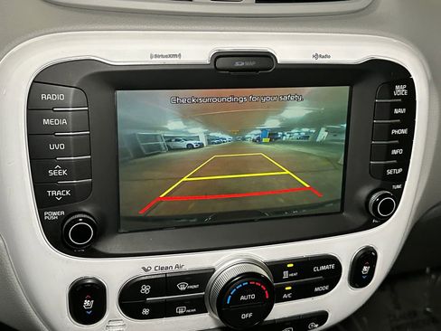 Used 2018 Kia Soul EV + w/ Sun & Fun Package image 27