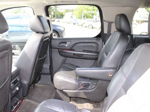 Used 2013 Cadillac Escalade ESV Luxury AWD/4WD image 20