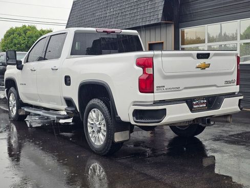 Used 2022 Chevrolet Silverado 2500 High Country w/ Z71 Off-Road Package AWD/4WD image 3