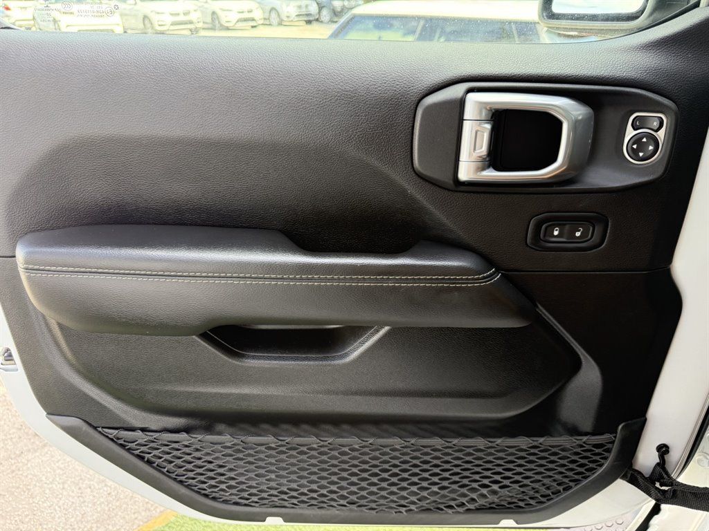 Used 2021 Jeep Wrangler Unlimited Sahara w/ Uconnect 4C Nav & Sound Group AWD/4WD image 29