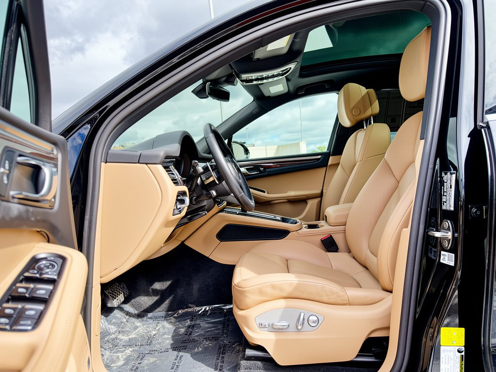 Certified 2023 Porsche Macan S AWD/4WD image 5