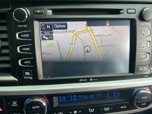 Used 2015 Toyota Highlander Limited Platinum AWD/4WD image 12