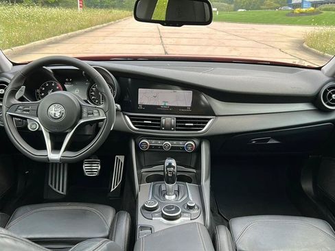 Used 2019 Alfa Romeo Giulia Ti Sport w/ Quick Order Package 22S Sport AWD/4WD image 25
