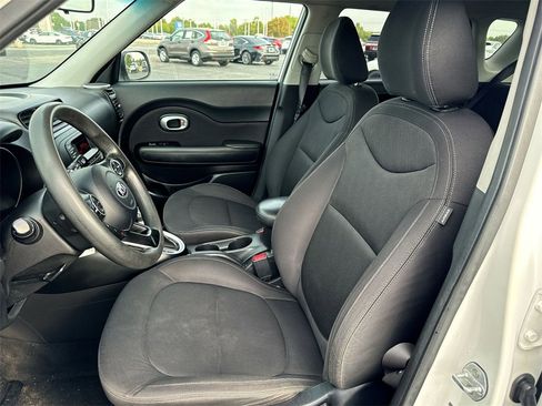 Used 2015 Kia Soul image 11