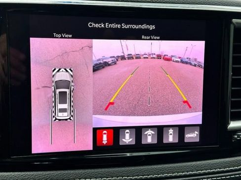 Used 2023 Chrysler Pacifica Touring-L image 23