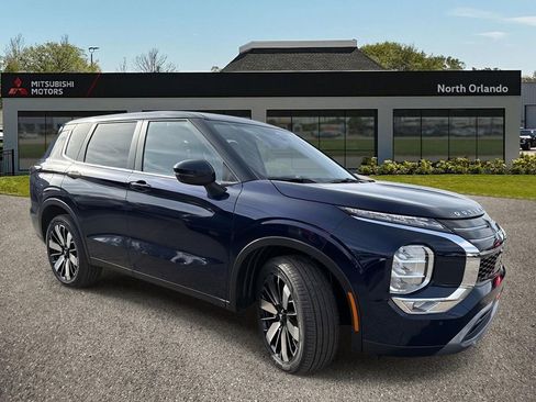 New 2026 Mitsubishi Outlander SE image 2