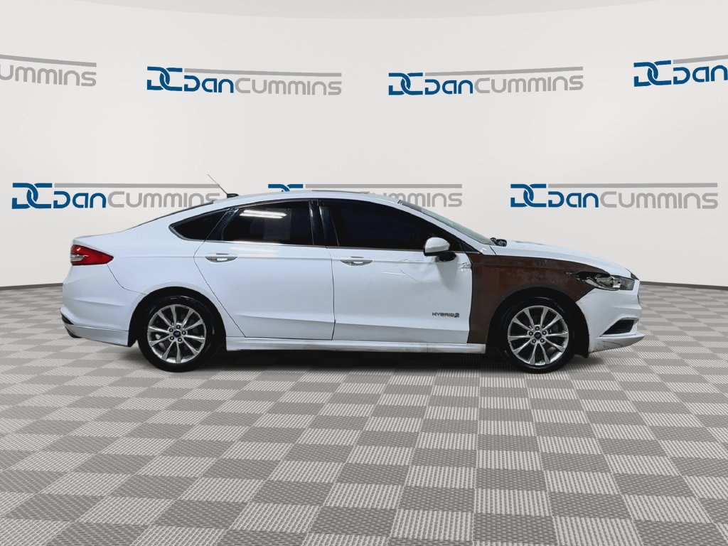 Used 2017 Ford Fusion SE FWD image 9