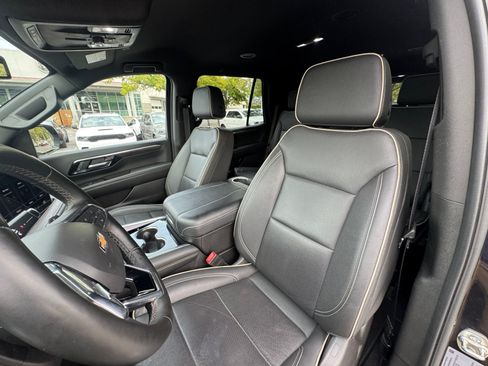 Used 2025 Chevrolet Tahoe Premier AWD/4WD image 15
