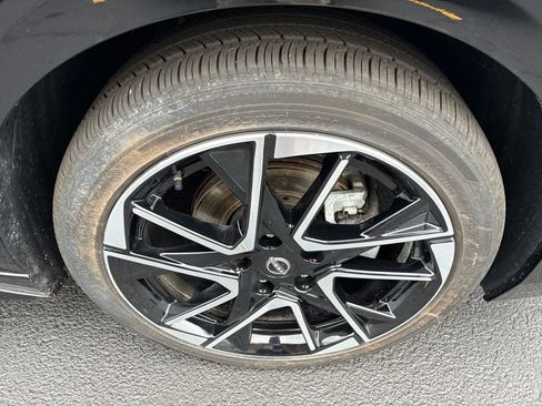 Certified 2025 Nissan Sentra SR FWD image 9