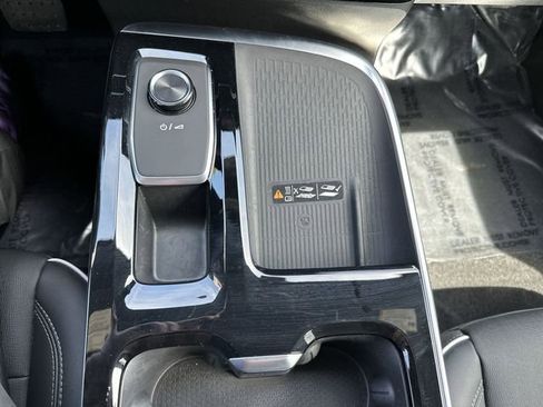 Used 2025 Buick Enclave Preferred AWD/4WD image 33