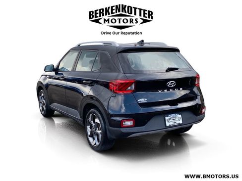 Used 2021 Hyundai Venue SEL FWD image 5