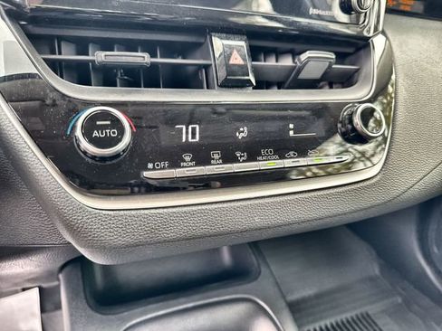 Used 2022 Toyota Corolla LE image 27