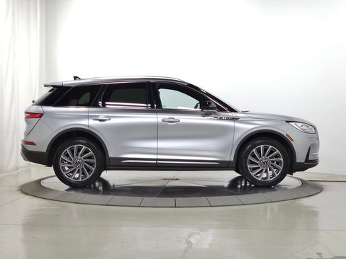 Used 2023 Lincoln Corsair Reserve FWD image 12