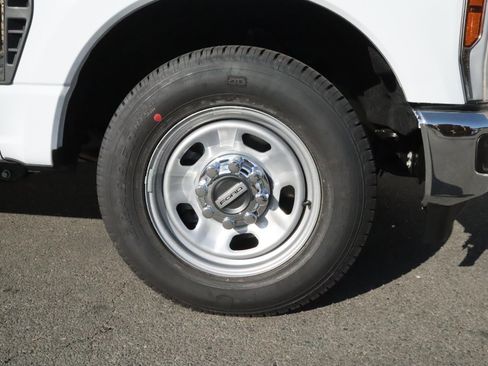 Used 2024 Ford F350 XL w/ XL Chrome Package image 25