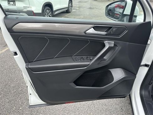 Certified 2022 Volkswagen Tiguan SE image 13