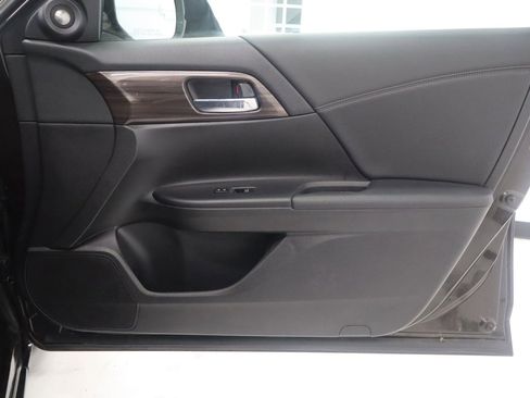 Used 2017 Honda Accord EX-L image 18