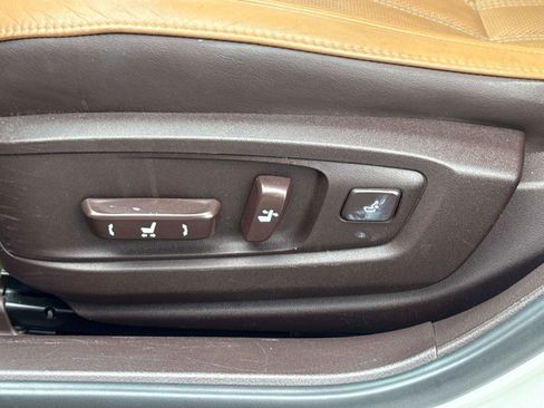 Used 2016 Lexus ES 350 w/ Luxury Package w/Wood Trim FWD image 19