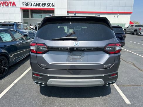 Used 2024 Honda Pilot Touring image 8