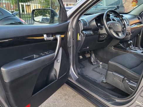 Used 2014 Kia Sorento LX w/ Touring Package (LX) image 13