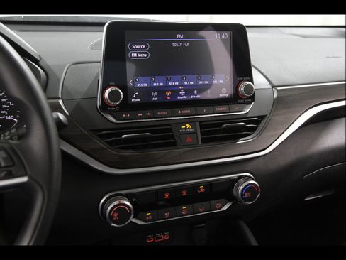 Used 2023 Nissan Altima 2.5 SV FWD image 9