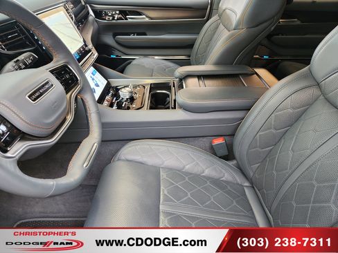 Used 2023 Jeep Grand Wagoneer Series III w/ Rear Seat Video Group 1 AWD/4WD image 17