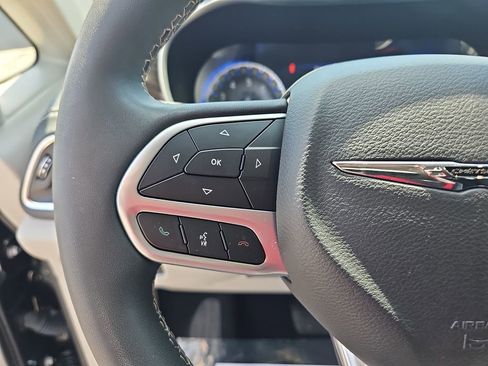 Used 2023 Chrysler Pacifica Limited w/ Uconnect Theater Family Group AWD/4WD image 23