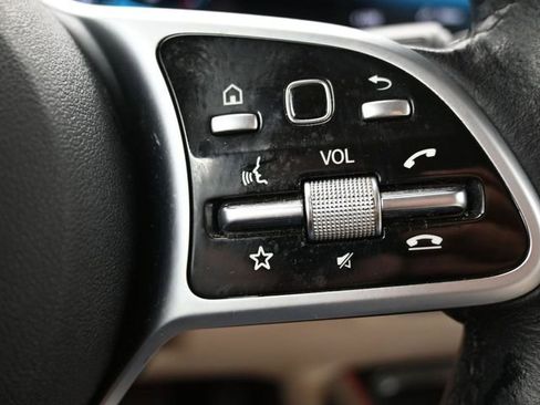 Used 2020 Mercedes-Benz GLB 250 w/ Premium Package image 19