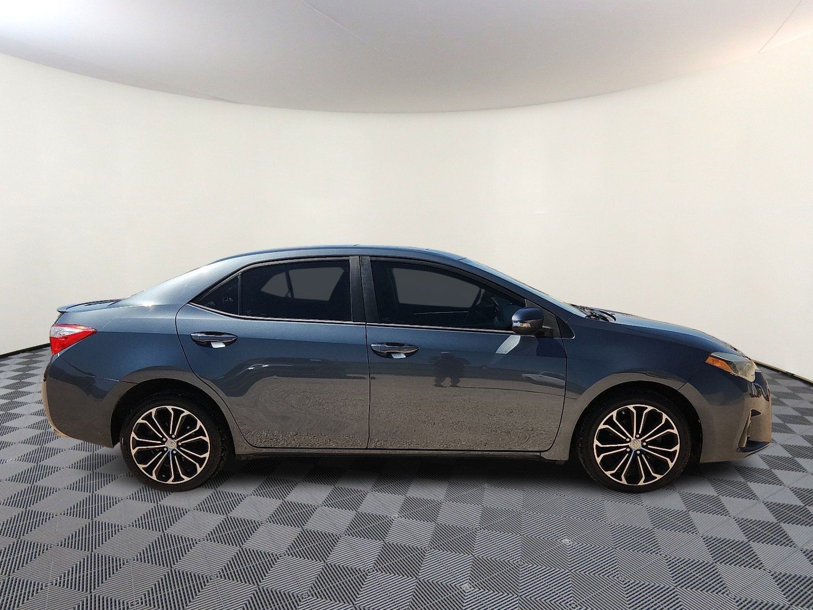 Used 2015 Toyota Corolla S w/ Driver Convenience Package FWD image 5