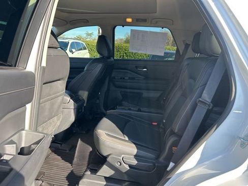 Used 2024 Nissan Pathfinder SL w/ SL Premium Package image 15