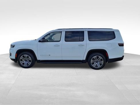 Used 2024 Jeep Wagoneer L Series II w/ Flexible Seating Group RWD image 5