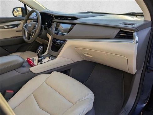 Used 2018 Cadillac XT5 Luxury w/ Driver Awareness Package image 18