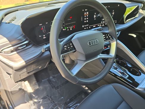 Used 2025 Audi Q5 Premium Plus w/ Premium Plus AWD/4WD image 16
