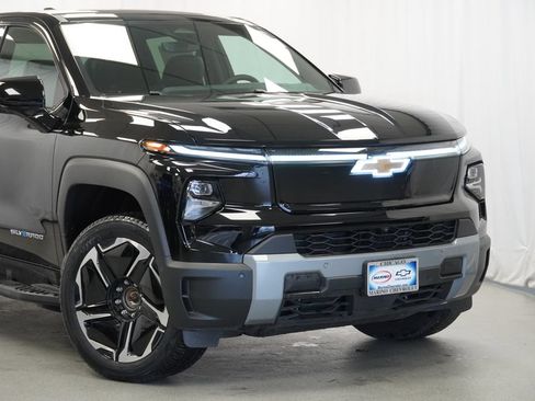 New 2026 Chevrolet Silverado EV LT AWD/4WD image 8