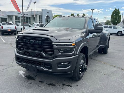 Used 2025 RAM 3500 Laramie AWD/4WD image 2
