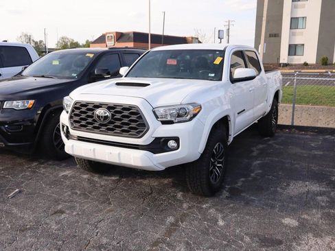 Used 2020 Toyota Tacoma TRD Sport image 4