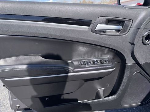 Used 2019 Chrysler 300 S image 10