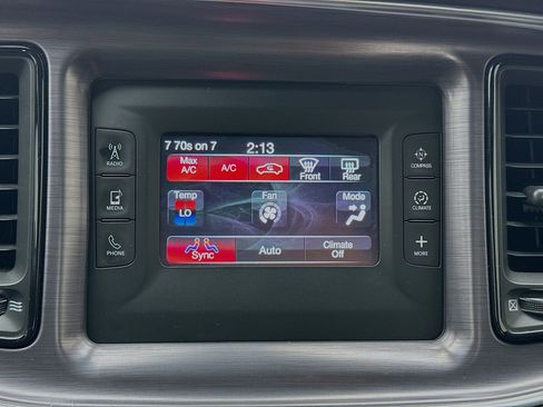 Used 2015 Dodge Challenger SXT image 11