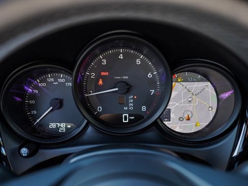 Used 2024 Porsche Macan w/ Premium Plus Package image 26