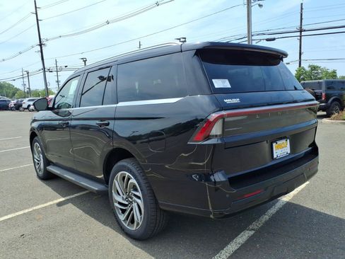 New 2027 Lincoln Navigator Premiere AWD/4WD image 4
