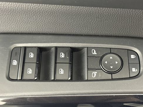 Used 2024 Nissan Pathfinder SV AWD/4WD image 31