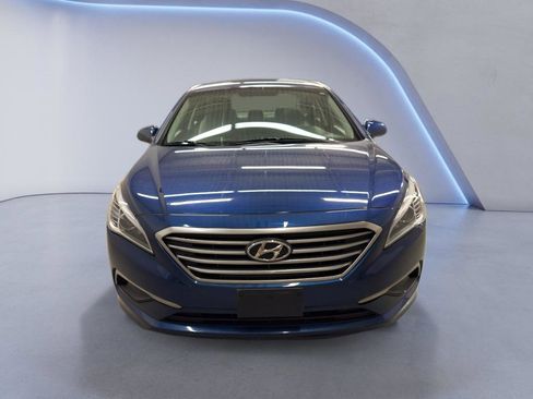 Used 2017 Hyundai Sonata SE w/ Cargo Package image 2