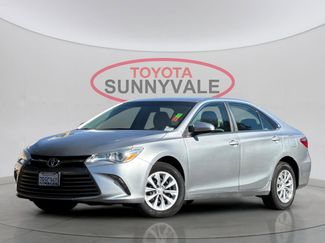 Used 2017 Toyota Camry XLE video 2