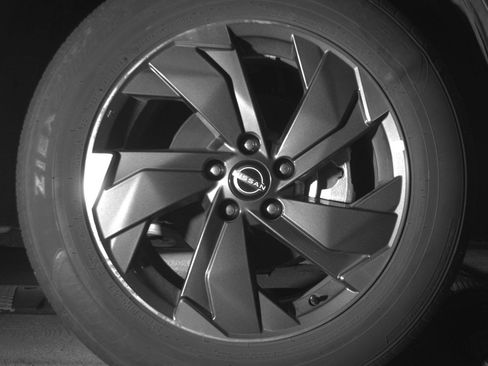 Used 2025 Nissan Rogue SV image 13