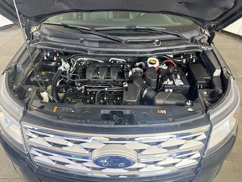 Used 2018 Ford Explorer XLT w/ Equipment Group 202A AWD/4WD image 38