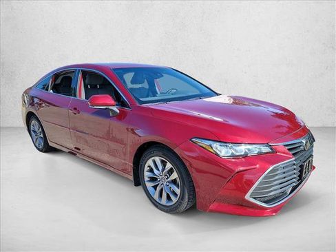 Used 2020 Toyota Avalon XLE image 3