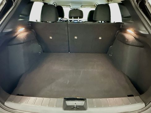 Used 2025 Nissan Kicks SV AWD/4WD image 29