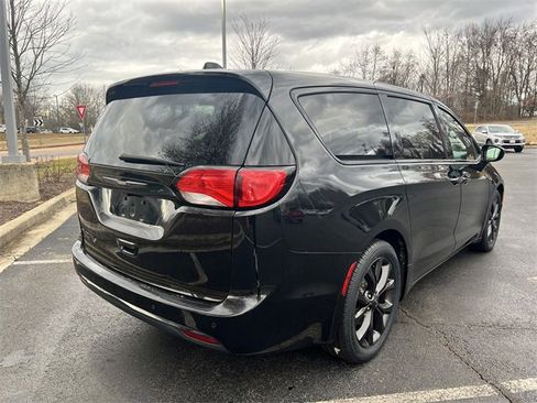 Used 2019 Chrysler Pacifica Touring Plus w/ S Appearance Package image 27